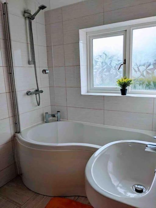 Hidden Gem !Stunning 3 Bedroom Home In Sheffield Handsworth Eksteriør billede