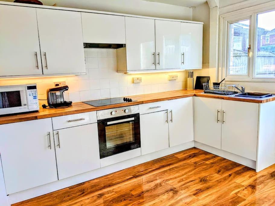 Hidden Gem !Stunning 3 Bedroom Home In Sheffield Handsworth Eksteriør billede